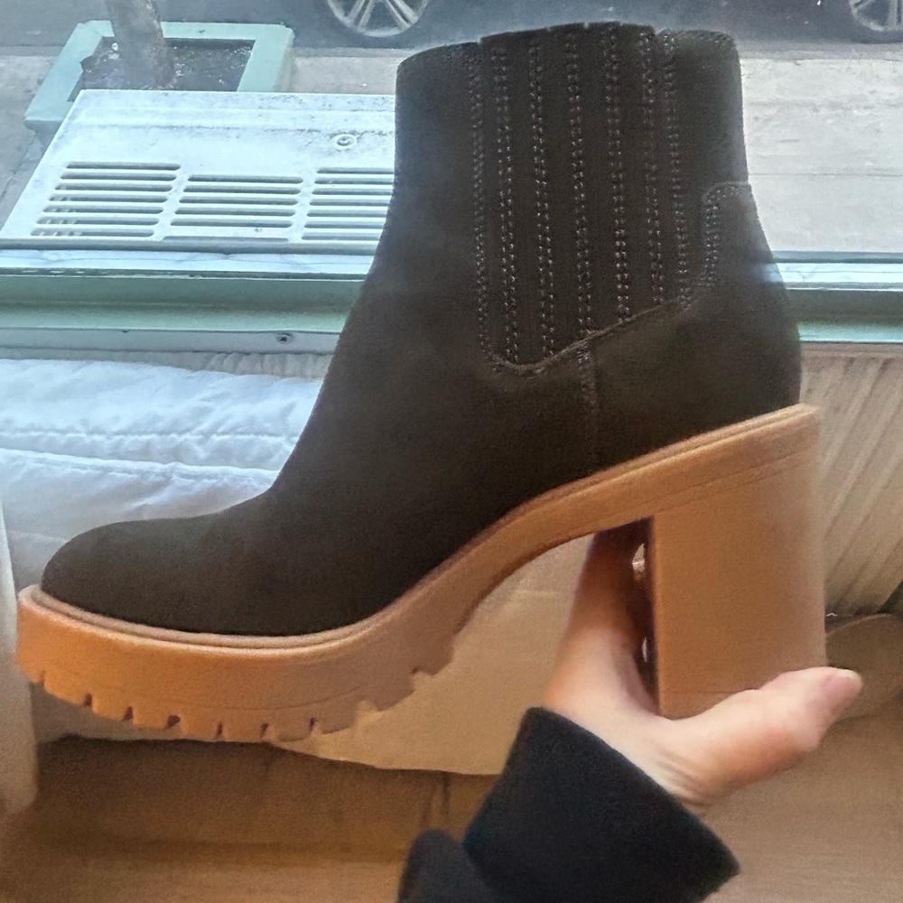 NWOB Dolce Vita Catana Olive Green Faux Suede Block Heel Ankle Boot Size 9